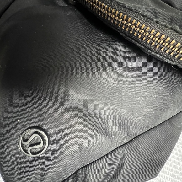 Lululemon Crossbody Bag Fold Over Top Zip Front Pocket 11” x 8” Black Nylon - Picture 5 of 10